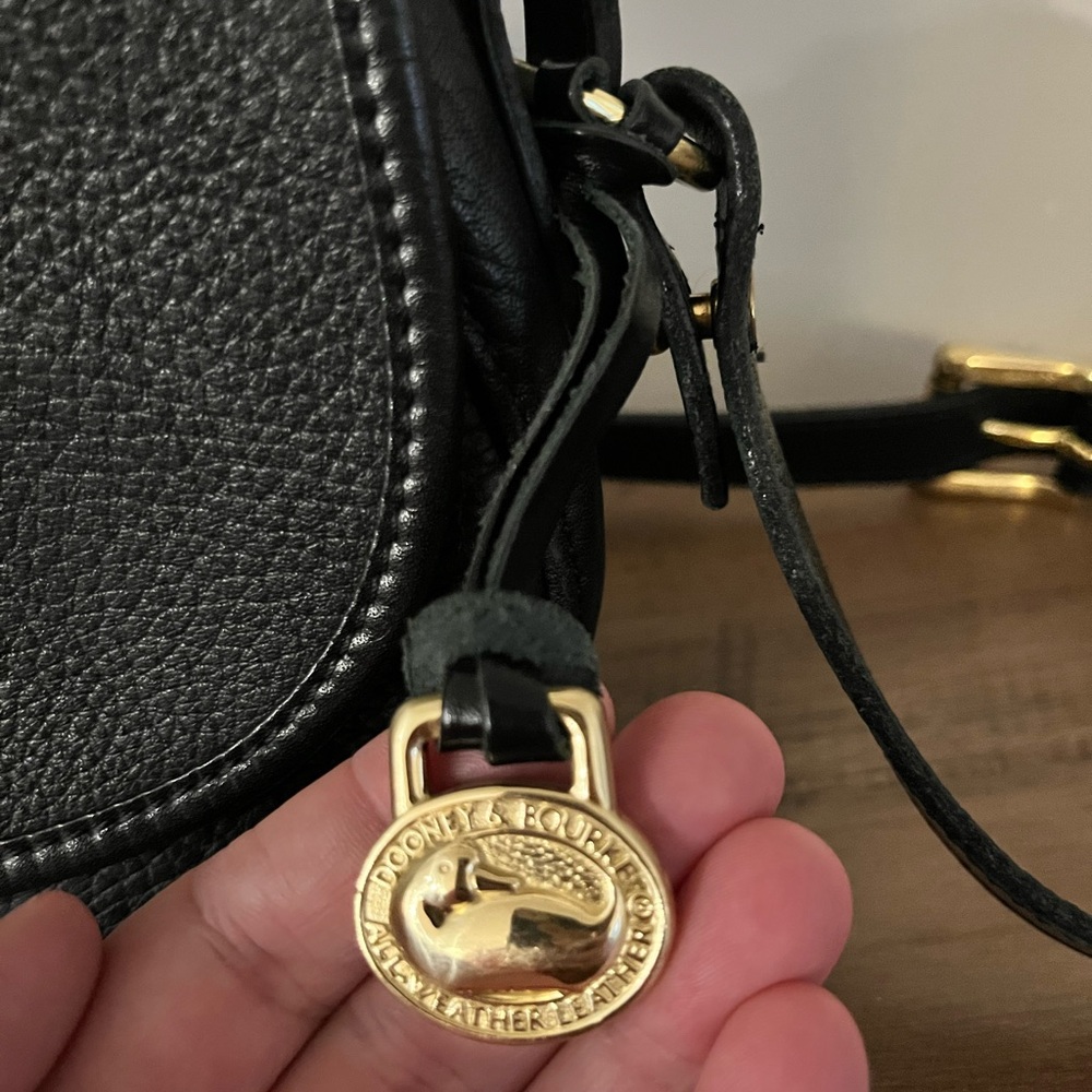 Dooney & Bourke Vintage Black Leather Crossbody Bag with Strap - Picture 3 of 7